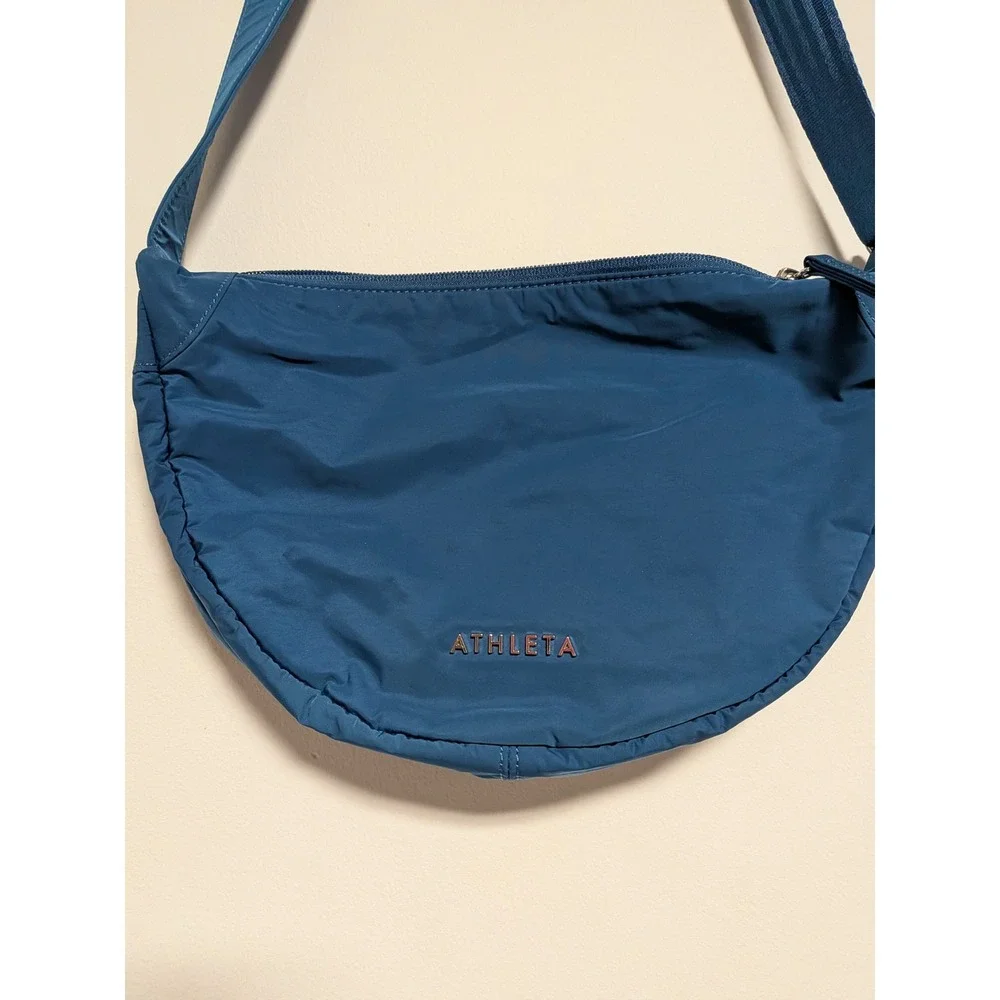 Athleta Women Blue All About Crossbody Bag Crescent Nylon Zip One Size‎